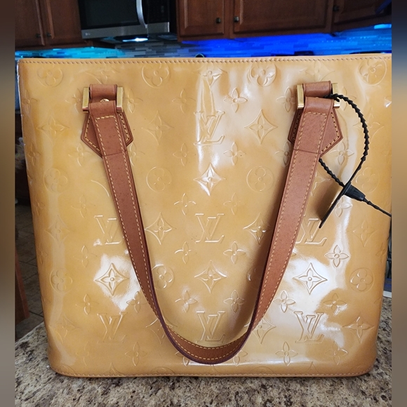 💥AUTHENTIC💥 Louis Vuitton Houston Vernis Monogram Tote - Picture 10 of 14
